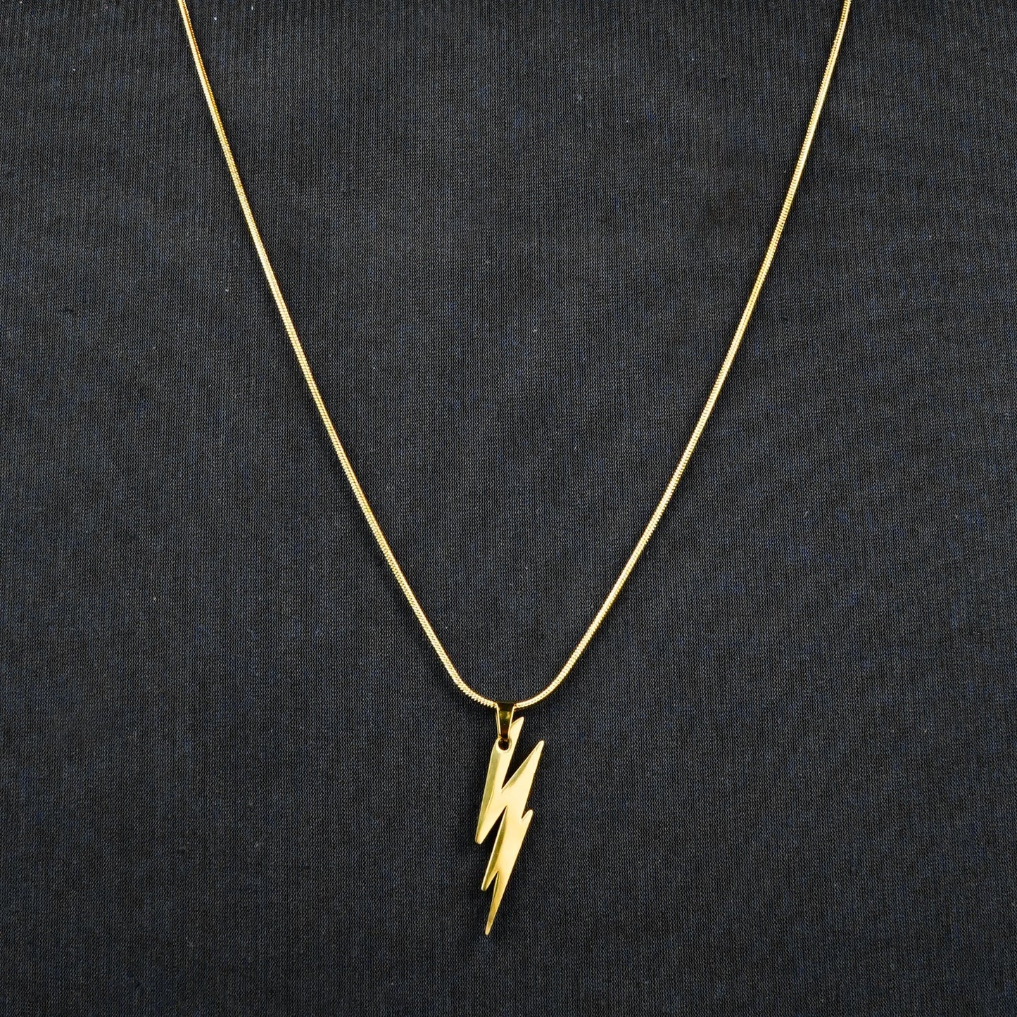 Lightning pendant with golden Roundcut chain